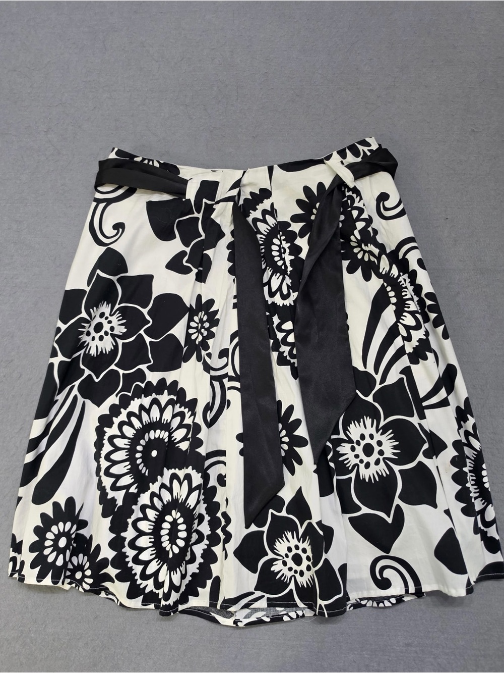 Women’s AB Studio Black White Floral Tie Waist Skirt Size 8
